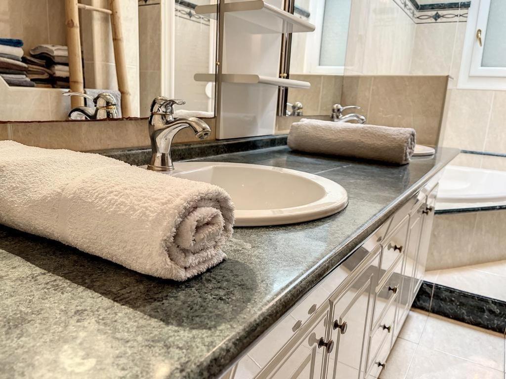 Chez Amelie Apartment Cremieu ภายนอก รูปภาพ